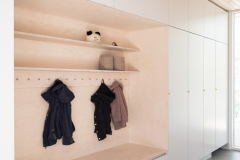 Arkieteinen koivuvanerisyvennyksellä