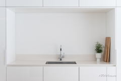 Tason seinällenosto antaa vapauden käyttää rohkeasti tätä keittiötä.