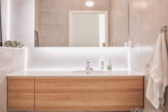 Kalustekokonaisuus Ovaalilla allastasolla