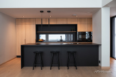 Upea valaistus, luonnollinen tammi yhdessä mustan kanssa