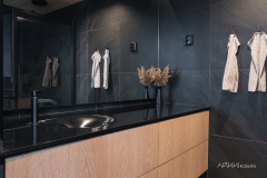 Suppa allaskaluste yhdessä tammisten ovien kanssa