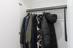 Ilma eteisessä uskaltaa kosteatkin kengät laittaa kaappiin