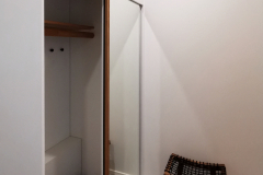 Ilma liukuovi kuutio vetimellä ja täyspeiliovella