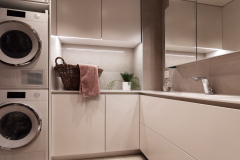 Kodinhoitohuone ja kylpyhuone saumattomasti kytkettynä