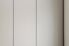 Makuuhuoneen kaapisto tammivetimillä