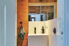 Näppärän kokoinen allaskaluste on tehty himacsista