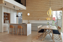 Ajaton ja silmiä hivelevä keittiö hirsikodissa