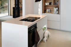 Saumaton himacs taso ja päädyt kehystää saarekeen