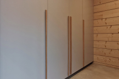 Zalmiak vetimet pehmentävät harmaat kalusteovet