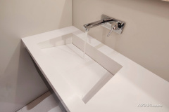 Kuutio-allaskaluste seinähanalla