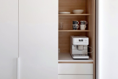 Aamiaiskaappi on kaunis sekä suljettuna että avoinna