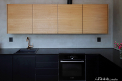 Tammiviiluset seinäkaapit jatkuvalla kuviolla