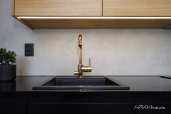 Soiro8 valo yläkaapin pohjassa