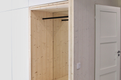 Eteiskalusteessa on hyödynnetty asiakkaan hukka clt-levyjä