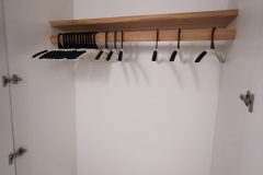 pohjaton eteiskomero