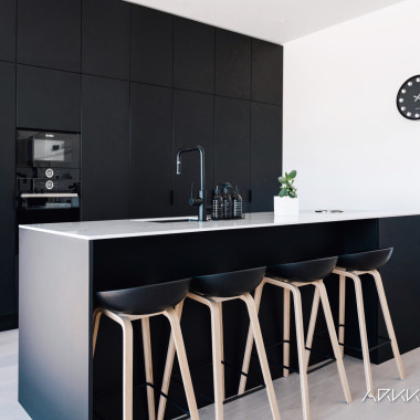 Ison saarekkeen äärellä sopii kokkailla ja seurustella