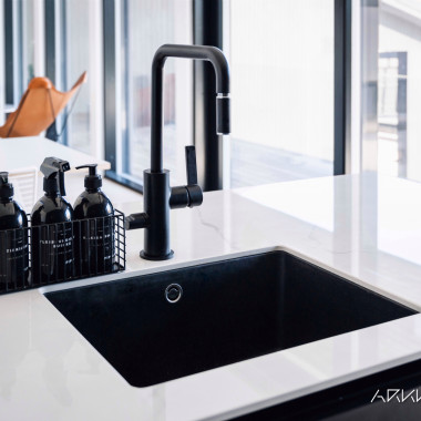 Alta-asennettu allas