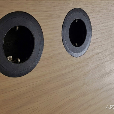 Integroidut pistorasiat tammilevyssä