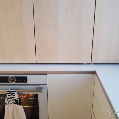 Erikoismittainen aamiaiskaappi suljettuna