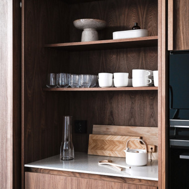 Pähkinä aamiaiskaappi