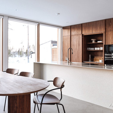 Pähkinäkeittiö luontoruokapöydän kanssa