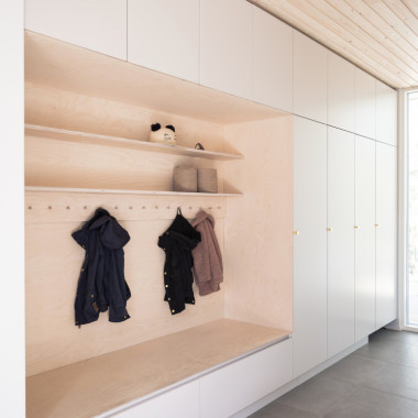 Arkieteinen koivuvanerisyvennyksellä