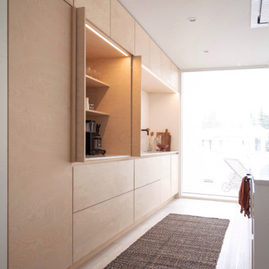 Koivuviilu tekee keittiön ilmeestä lämpimän