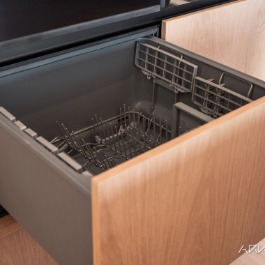 Laatikkotiskikone tuplana kiitos