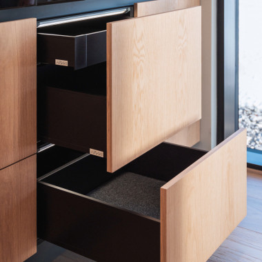 Sisälaatikoilla ja laatikkovaloilla koko tila käyttöön