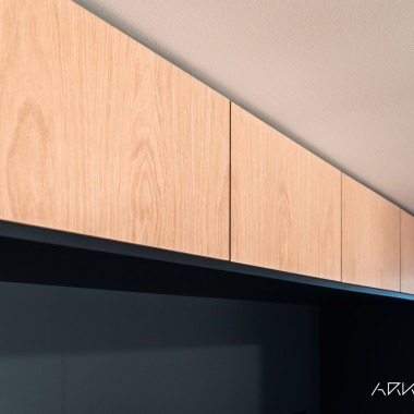 Kattoon ulottuvat yläkaapit