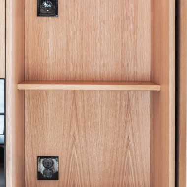 Tamminen aamiaiskaappi