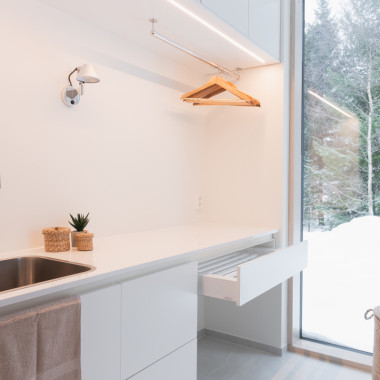 Kuivauslaatikko menossa tason alle piiloon