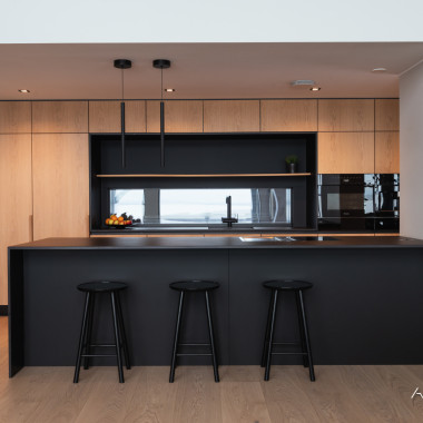 Upea valaistus, luonnollinen tammi yhdessä mustan kanssa