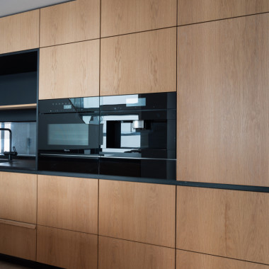 Kahvaton höyryuuni ja kahvikone yhdessä lämpölaatikoiden kanssa