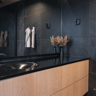 Suppa allaskaluste yhdessä tammisten ovien kanssa