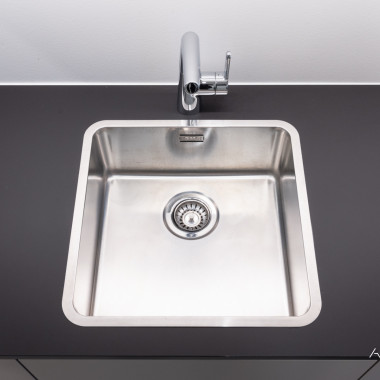 Teräsallas kodinhoitohuoneessa