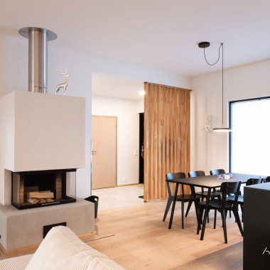 Tamminen rimaseinä tuo lämpöä tilaan