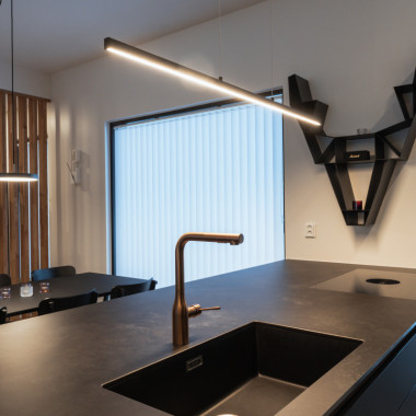 Altaan ja lieden ollessa saarekkeessa, näköyhteys on ruokailutilaan ja olohuoneeseen