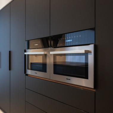 Mielen uuni ja mikro kalusteseinään integroituna