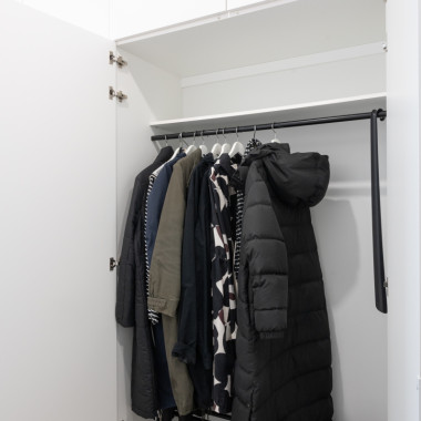 Ilma eteisessä uskaltaa kosteatkin kengät laittaa kaappiin