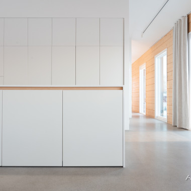 Minimi1 sokkelilla sekä ylätäytöillä ja sivuilla viimeistelty kokonaisuus