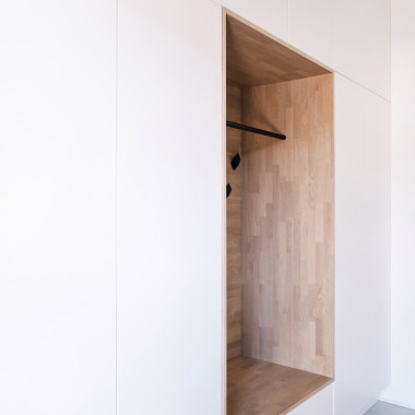 Eteinen tammisyvennyksellä