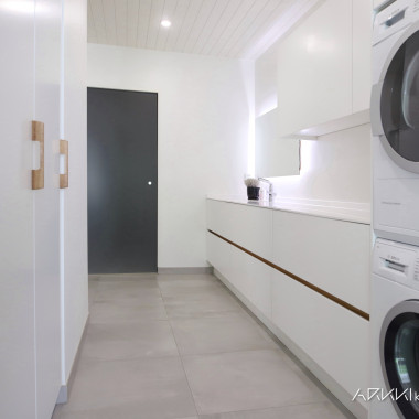 Kodinhoitohuone tammiyksityiskohdilla