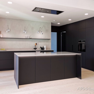 Mittatilauskeittiö seinästä seinään, lattiasta kattoon