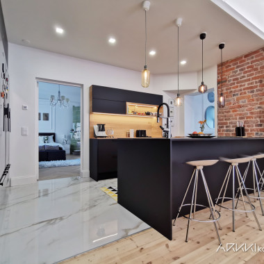 Moderni keittiö vanhassa asunnossa