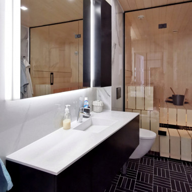 Tilan mukaan muotoiltu kylpyhuonekaluste