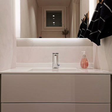 Kuutio allaskaluste hi-macs etusarjoilla