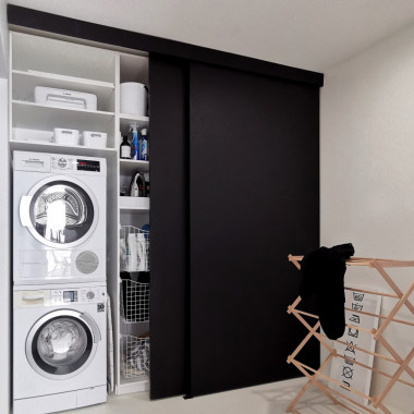 Mustat ilma liukuovet siistivät kodinhoitohuoneen