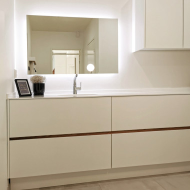 Kodinhoitohuone tammiyksityiskohdilla