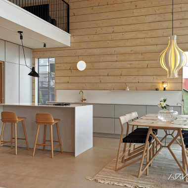 Ajaton ja silmiä hivelevä keittiö hirsikodissa